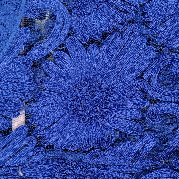 10563 FINAL PRICE Willa royal blue floral and lace S/S cropped blouse M - Picture 2 of 9